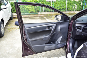 2016款雷凌双擎1.8L自动精英天窗版