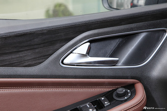 2017款宝骏560 1.5T DCT尊享型