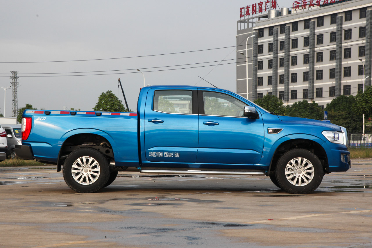 2018款领主2.5T手动柴油大双四驱超豪华型 