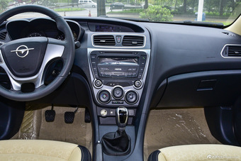 2015款海马福美来1.6L手动品尚型