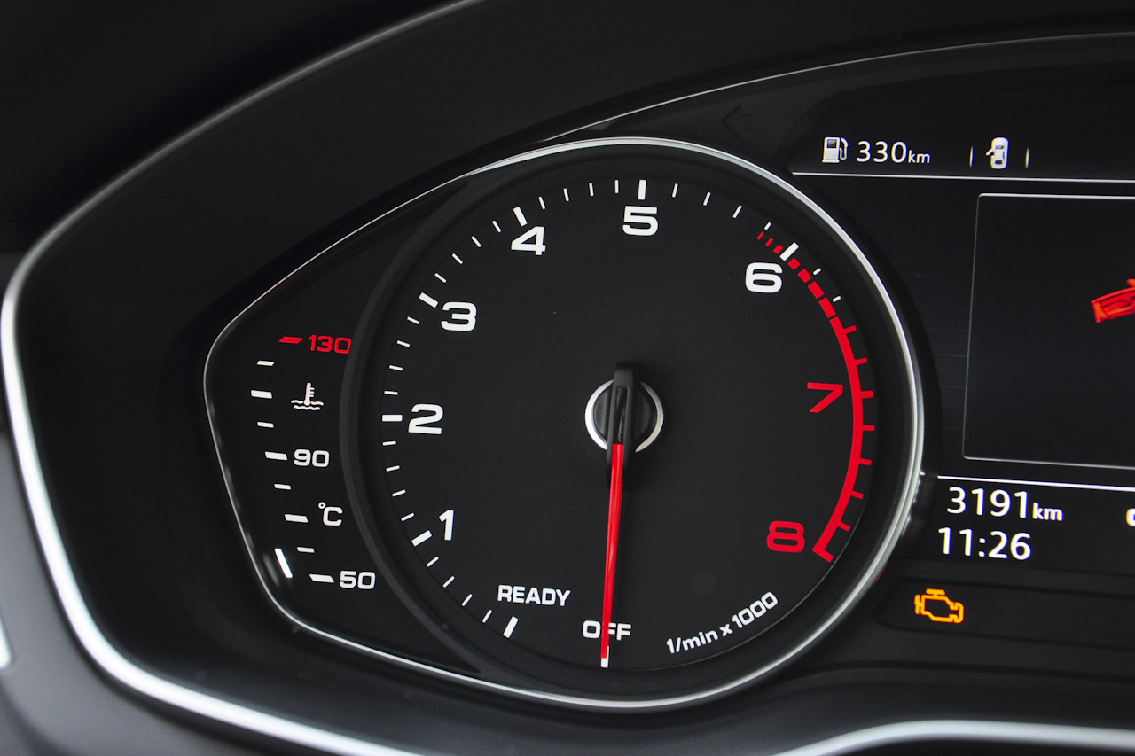 2017款奥迪A4L 2.0T自动45TFSI quattro风尚型