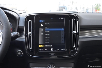 2019款沃尔沃XC40 2.0T四驱运动日暮水晶白T5