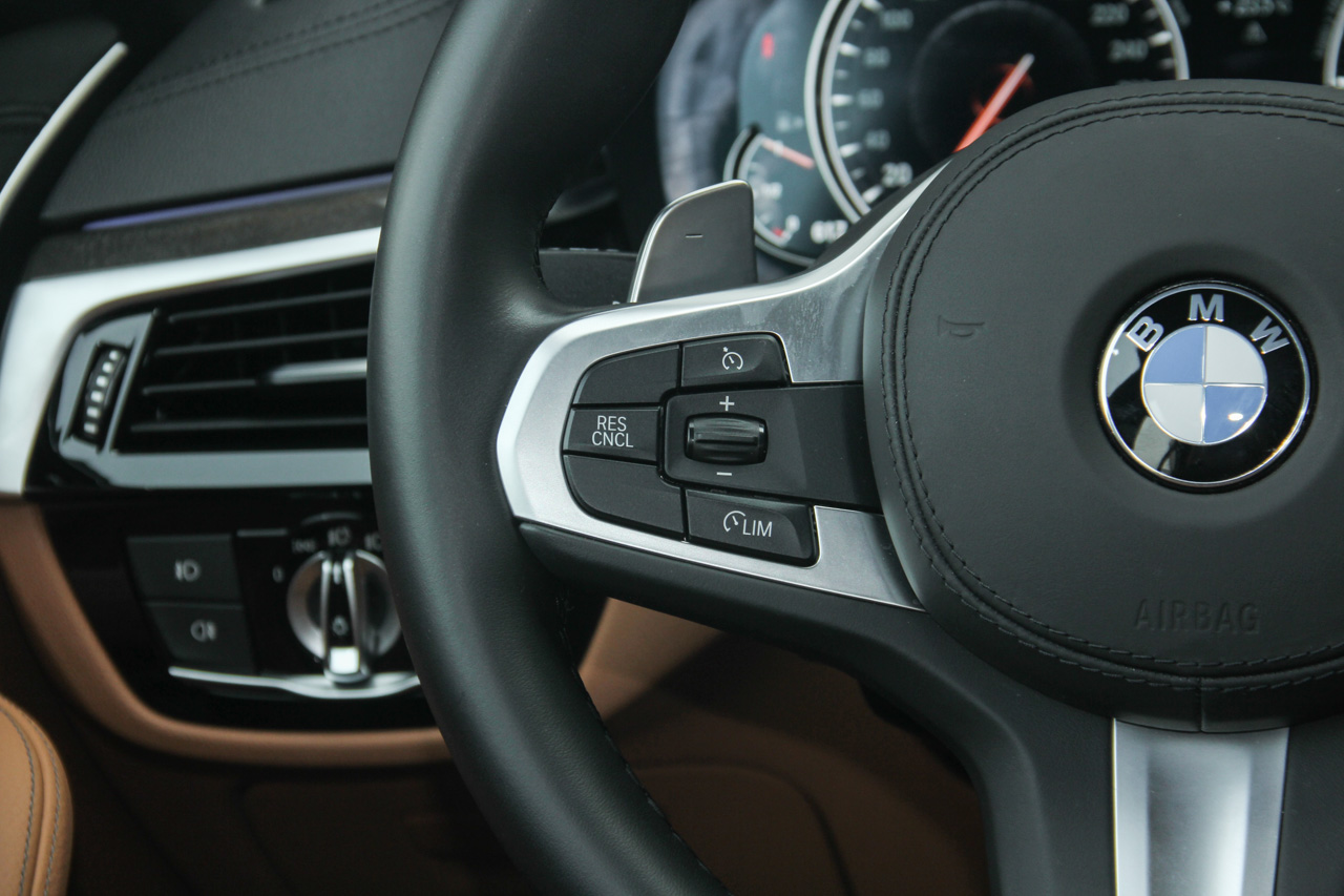 2018款宝马5系2.0T自动530Li领先型 M运动套装