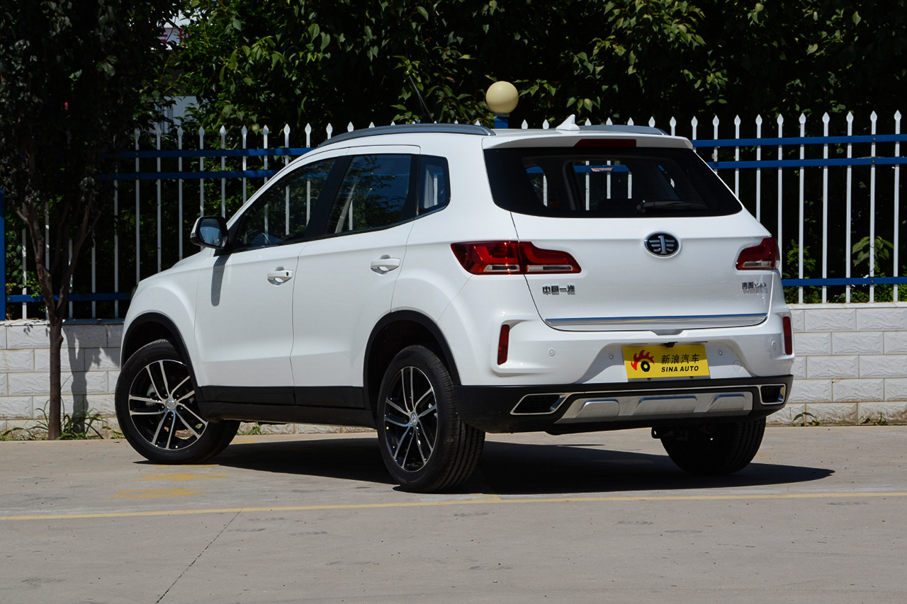 2017款奔腾X40 1.6L自动豪华型