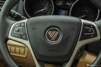 2016款萨瓦纳2.0T手动四驱汽油豪华版5座