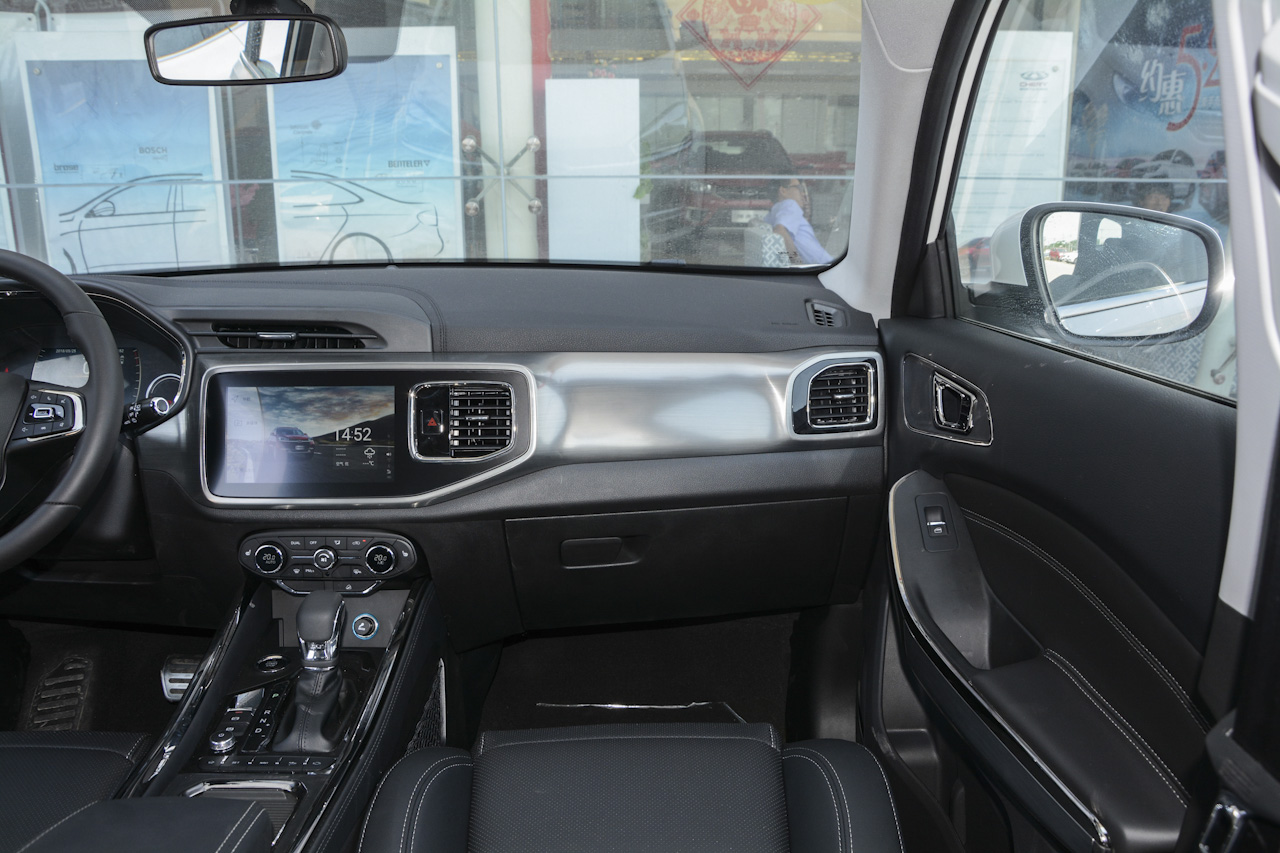 2018款瑞虎8 1.5T自动旗舰型 5座