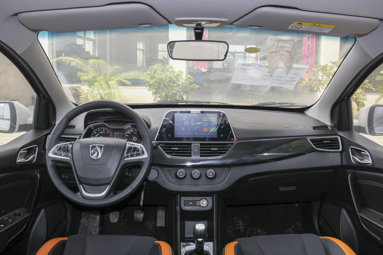 2017款宝骏310 1.5L手动舒适型