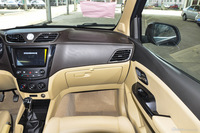 2016款五菱宏光S1 1.5L手动尊享型 大地棕