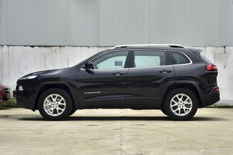 2016款自由光2.4L自动专业版 晶黑