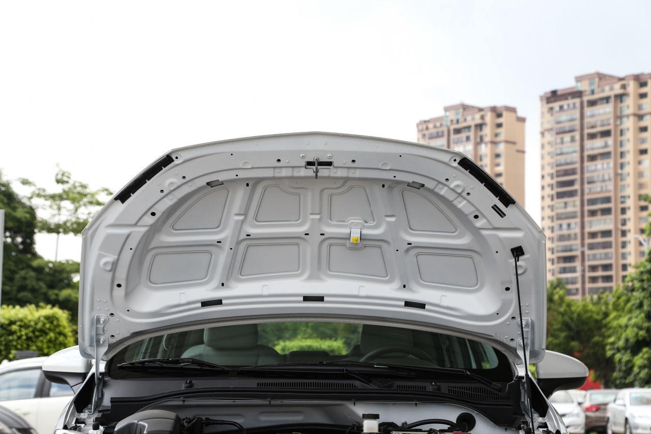 2016款雪佛兰乐风RV 1.5L手动畅行版 雪域白