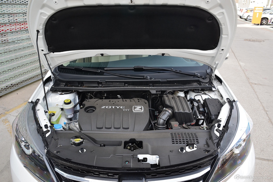2016款众泰Z300 1.5L手动尊享型