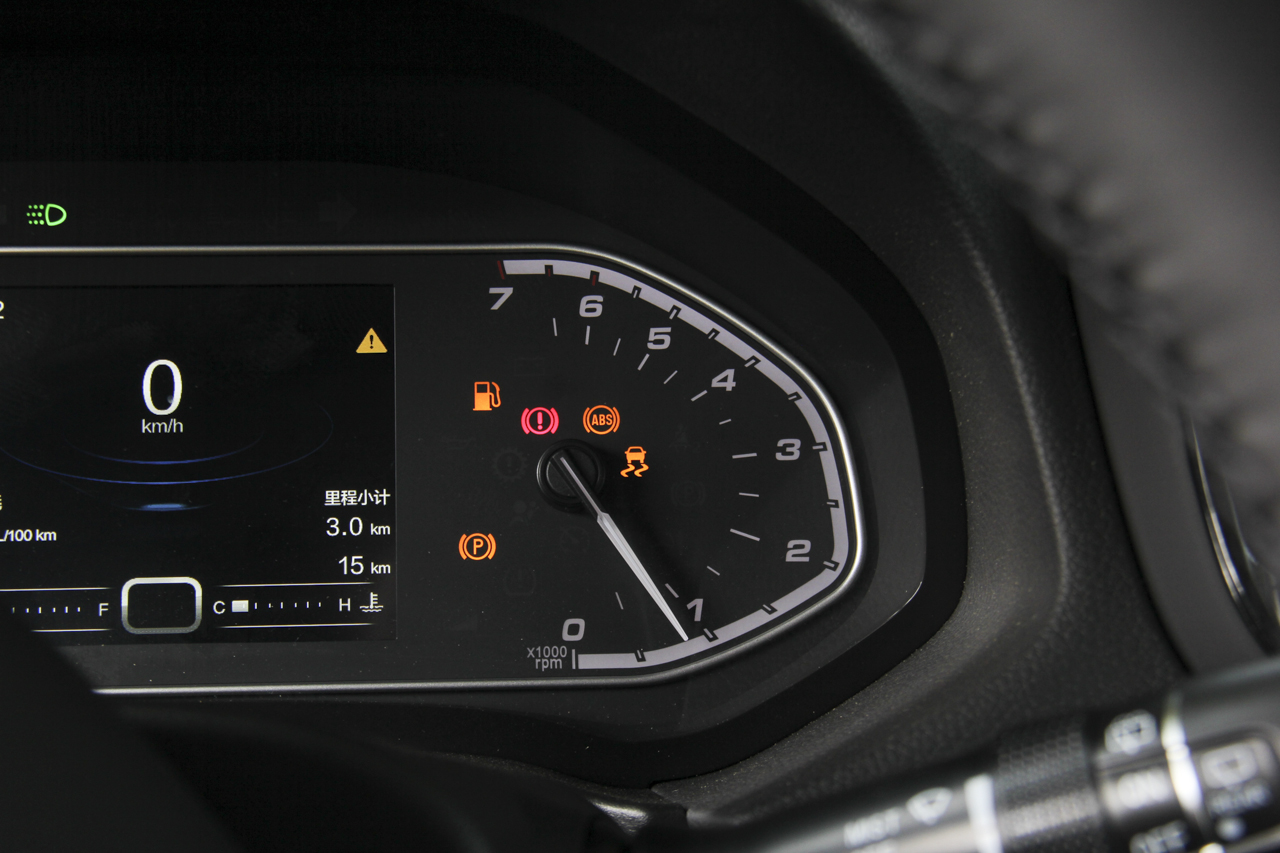 2018款瑞虎7 1.5T手动精英版