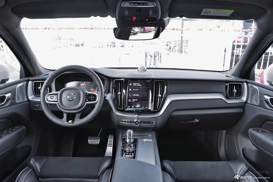2018款沃尔沃XC60新能源2.0T自动T8 E驱混动智尊豪华版
