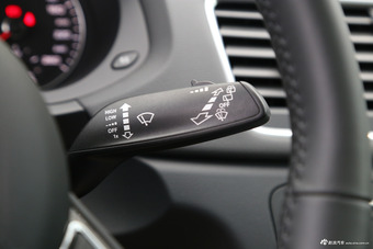 2017款奥迪Q3 2.0T自动35 TFSI时尚型 