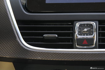 2017款宝骏730 1.5T手动时尚型7座