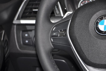 2017款宝马3系2.0T自动M运动型320Li