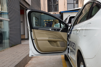 2013款蒙迪欧1.5T自动180舒适型