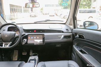 2018款众泰E200飞鱼座