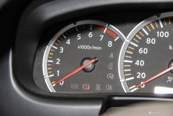 2011款D22皮卡 2.4L手动汽油两驱标准型