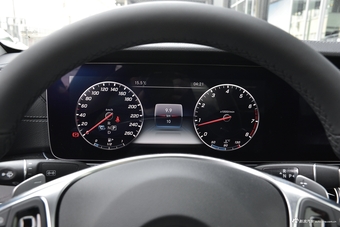 2018款奔驰E级改款2.0T自动 300L 运动豪华型