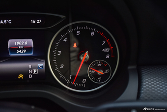 2017款奔驰A级 A200 1.6T自动动感型