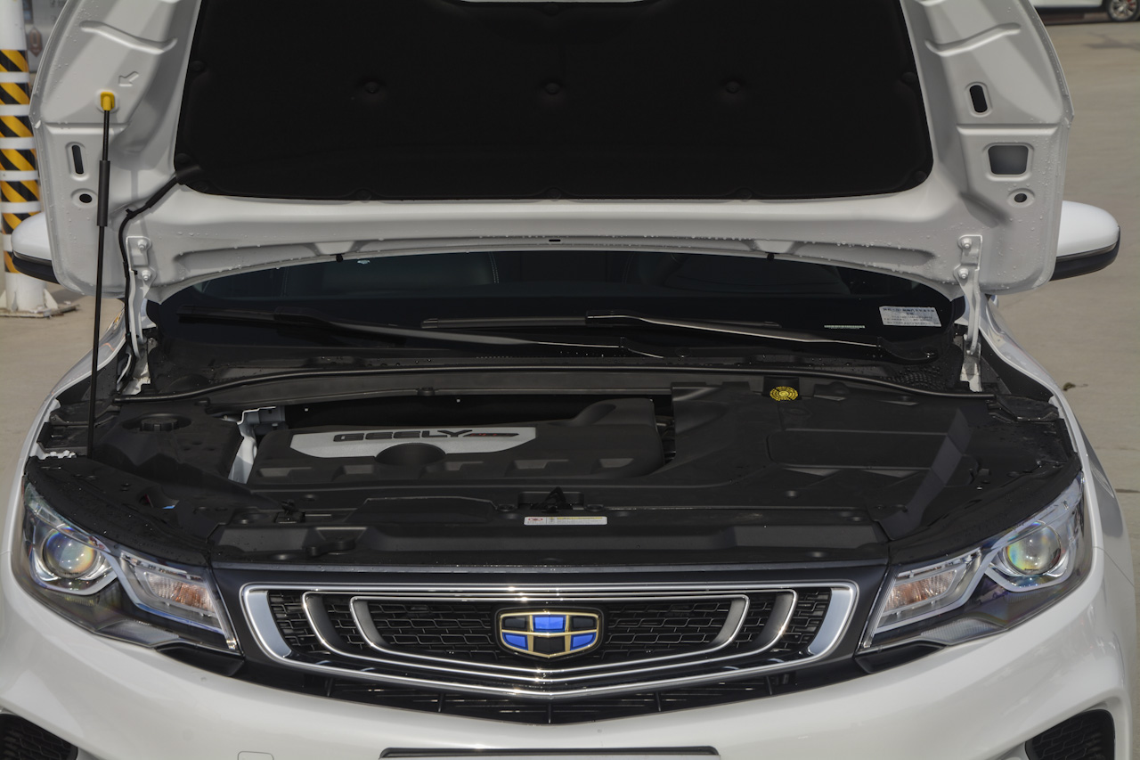 2018款吉利帝豪GL 1.8L手动精英智联型图片