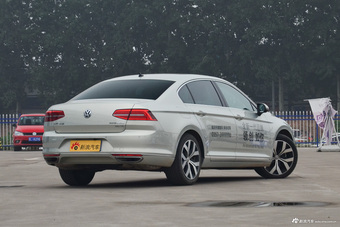  2017款迈腾2.0T自动380TSI DSG豪华型