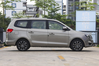 2016款风行S500 1.6L自动豪华型 闪耀金