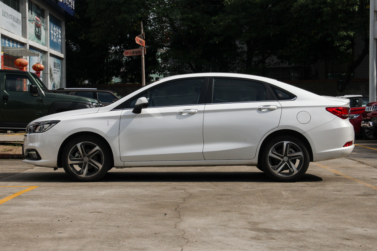 2018款北汽绅宝D50 1.5L CVT尊享智联版