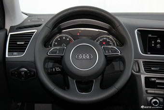 2017款奥迪Q5 2.0T自动40TFSI豪华型（白）