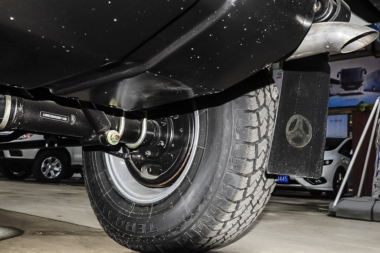 2016款BJ 212 2.0L手动方门四驱豪华型 国IV