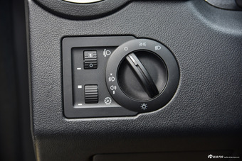 2016款荣威e550 1.5L自动旗舰版