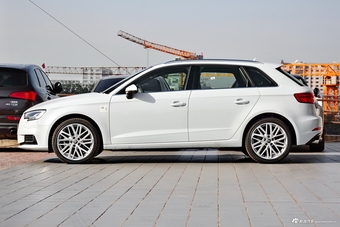 2018款奥迪A3 30周年型2.0T自动Sportback 40 TFSI风尚型