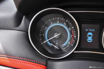 2016款哈弗H1 1.5L自动舒适型蓝标改款 钛白