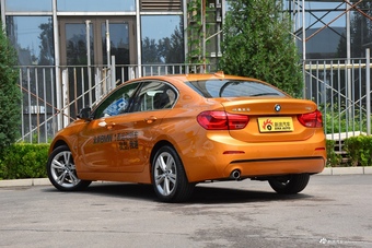 2018款宝马1系118i自动运动型