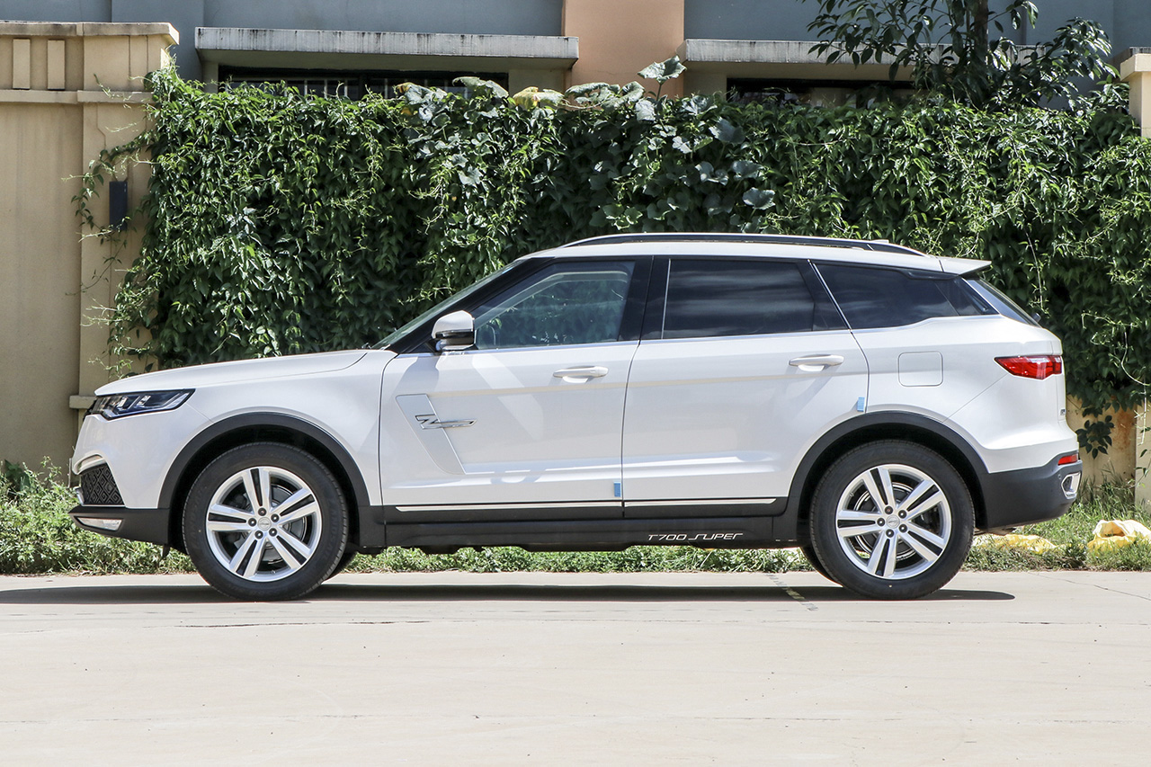 2017款众泰T700 1.8T手动尊享型