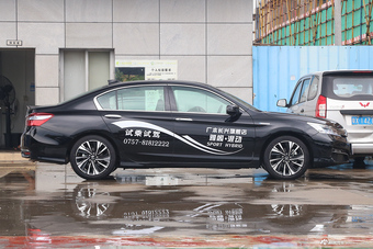 2016款本田雅阁混动2.0L自动锐尊版