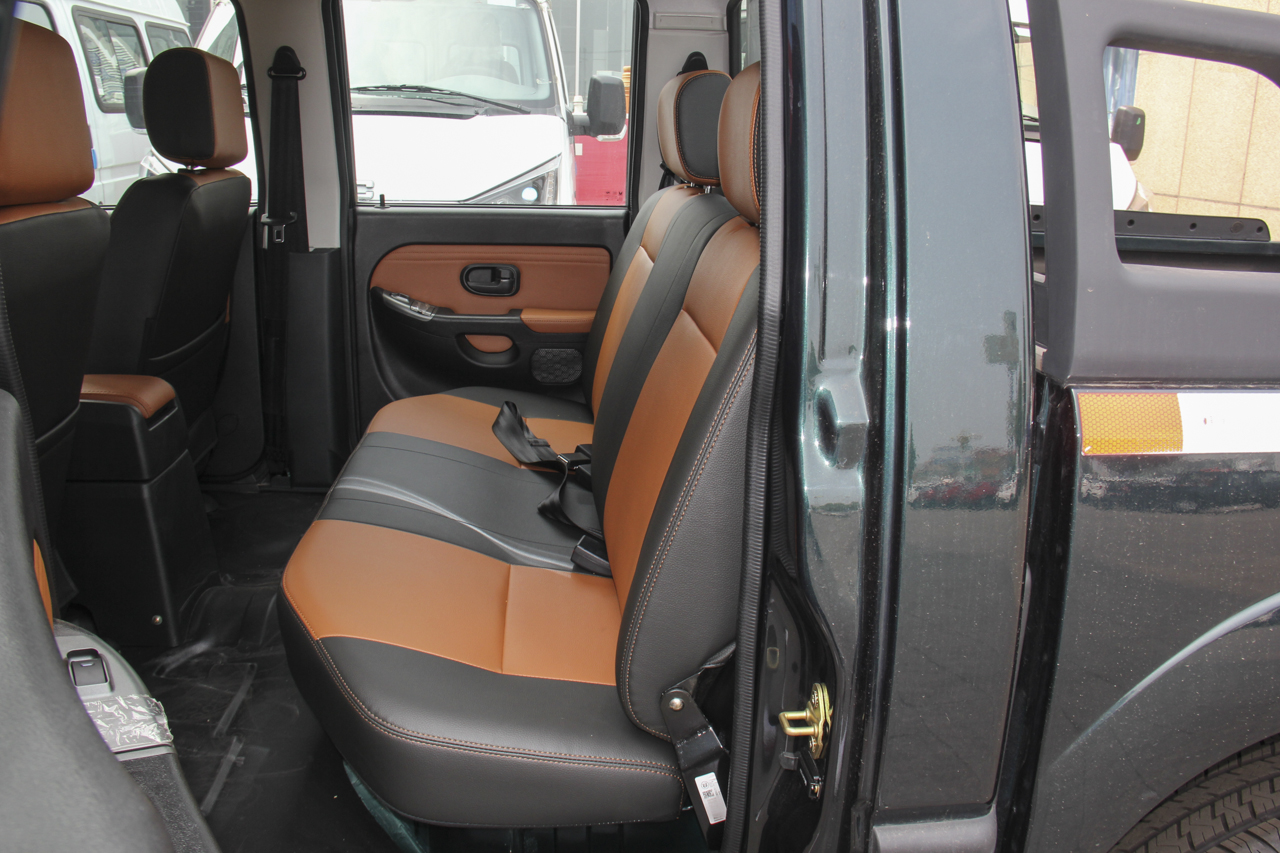 2018款宝典2.9T手动新超值柴油两驱舒适型加长货箱JX4D30B5L