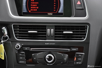 2017款奥迪Q5 Plus 2.0T自动40TFSI进取型