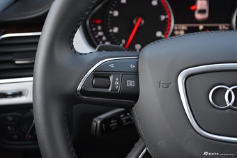 2017款奥迪A8L 4.0T自动60 TFSI quattro豪华型