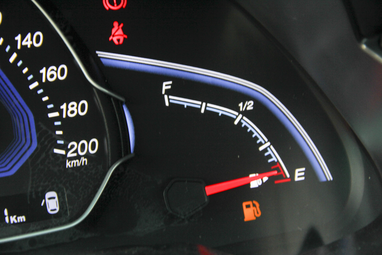 2016款锐3 1.6L手动尊享型天窗版