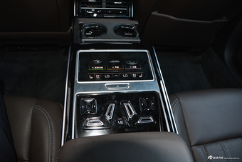 2018款奥迪A8L 3.0T自动55 TFSI quattro豪华型