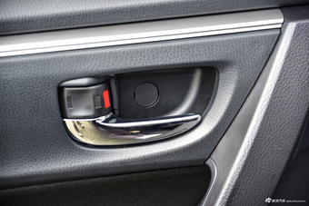 2016款雷凌双擎1.8L自动精英天窗版