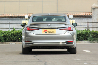 2018款雷克萨斯ES 2.5L自动300h卓越版