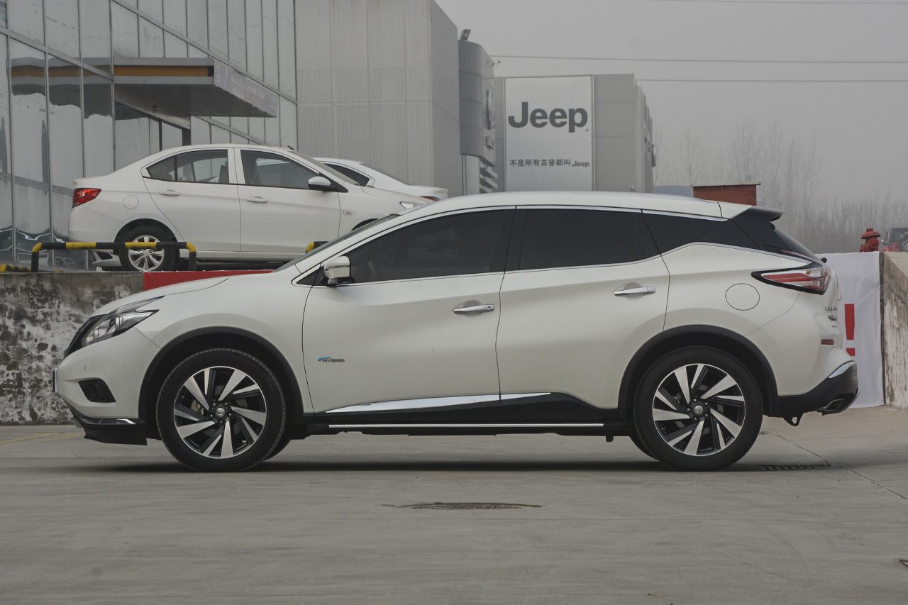 2017款楼兰2.5L自动S/C XV HEV混动四驱旗舰版