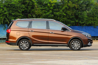 2017款宝骏730 1.5T手动豪华型7座