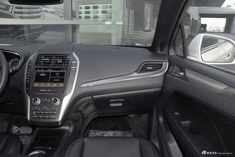 2017款林肯MKC 2.0T 两驱尊悦版（白）