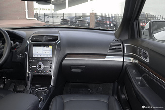 2017款探险者 2.3T自动精英版（白）