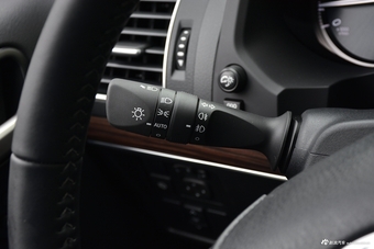 2018款普拉多3.5L自动TX-L NAVI后挂备胎