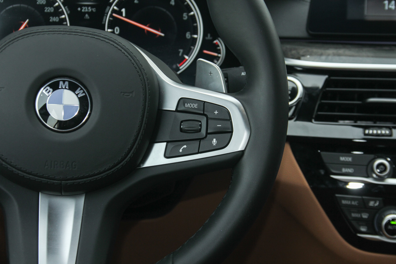 2018款宝马5系2.0T自动530Li领先型 M运动套装